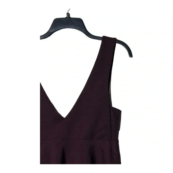1456. SILENCE AND NOISE SLEEVELESS CROPPED TOP DEEP V NECKLINE FRONT AND BACK - Picture 3 of 10